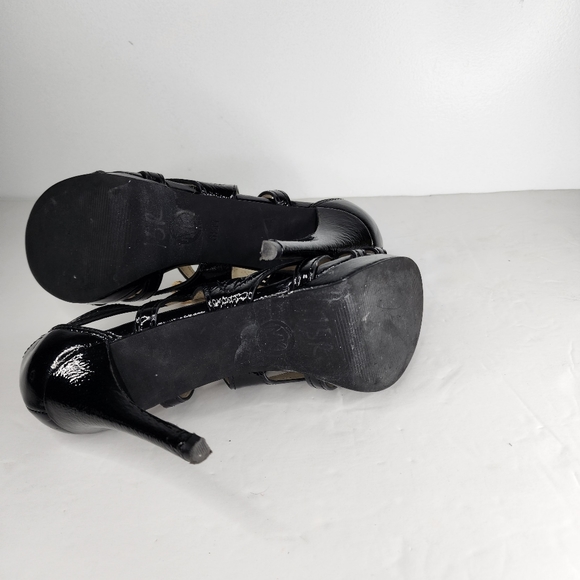 MICHAEL KORS Black Patent Cage Zipper. - Picture 8 of 10